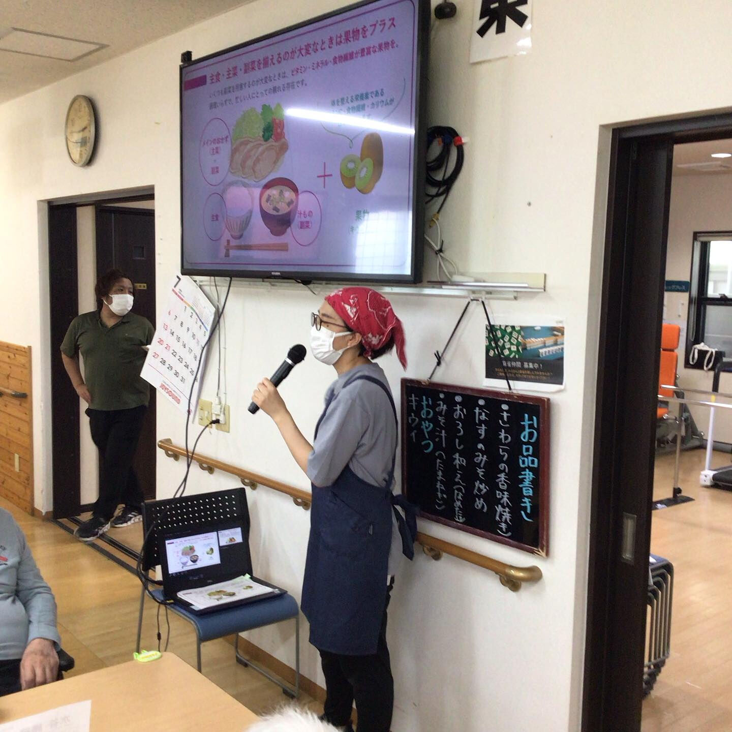 本日のおやつはキウイです🥝