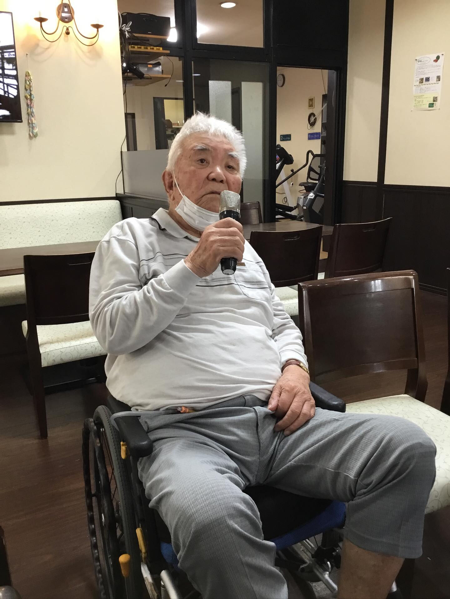 午後からは、カラオケを楽しんでおられるます
