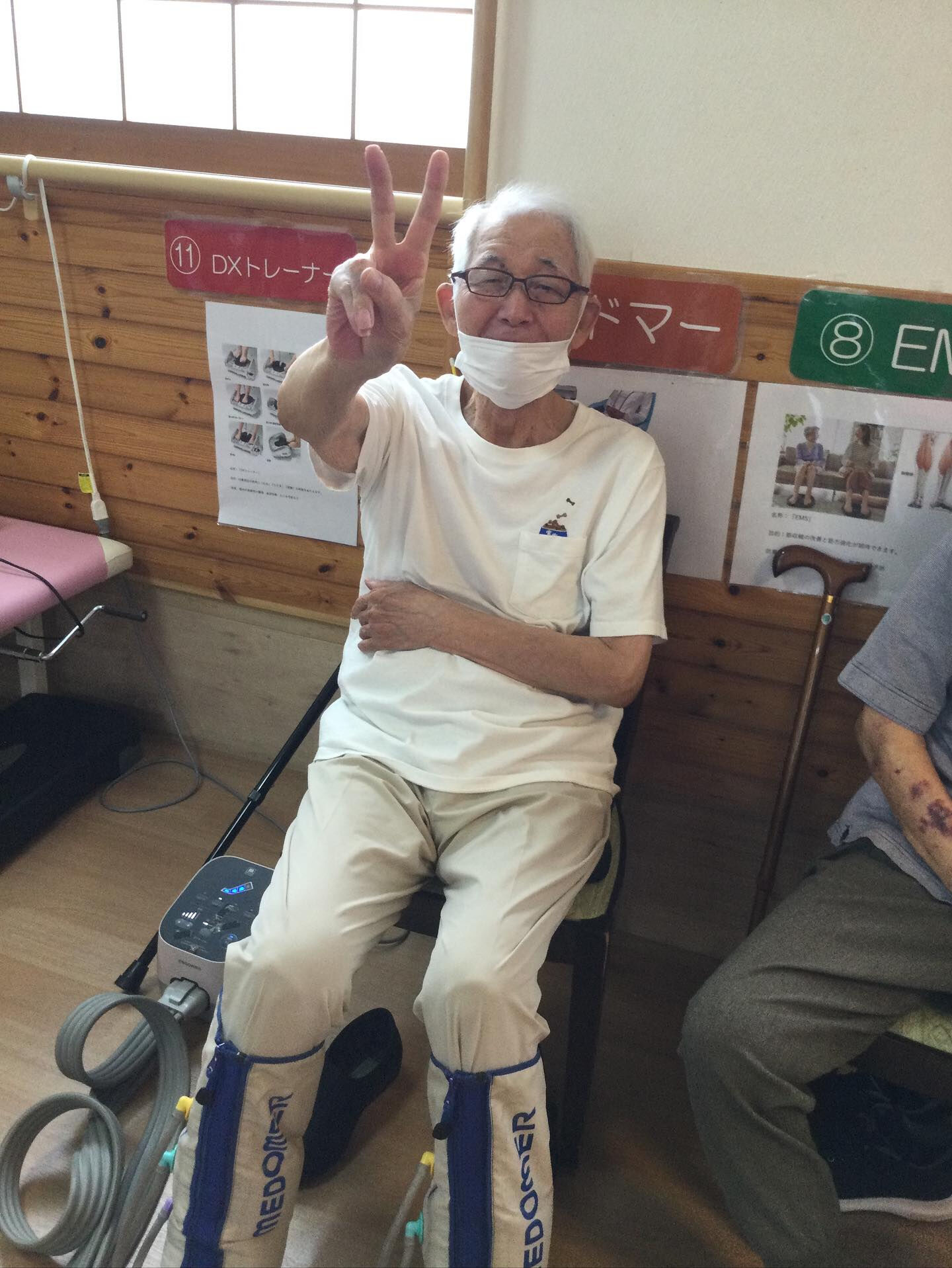午前中、大人気の足のマッサージやiPadで麻雀したり、塗り絵