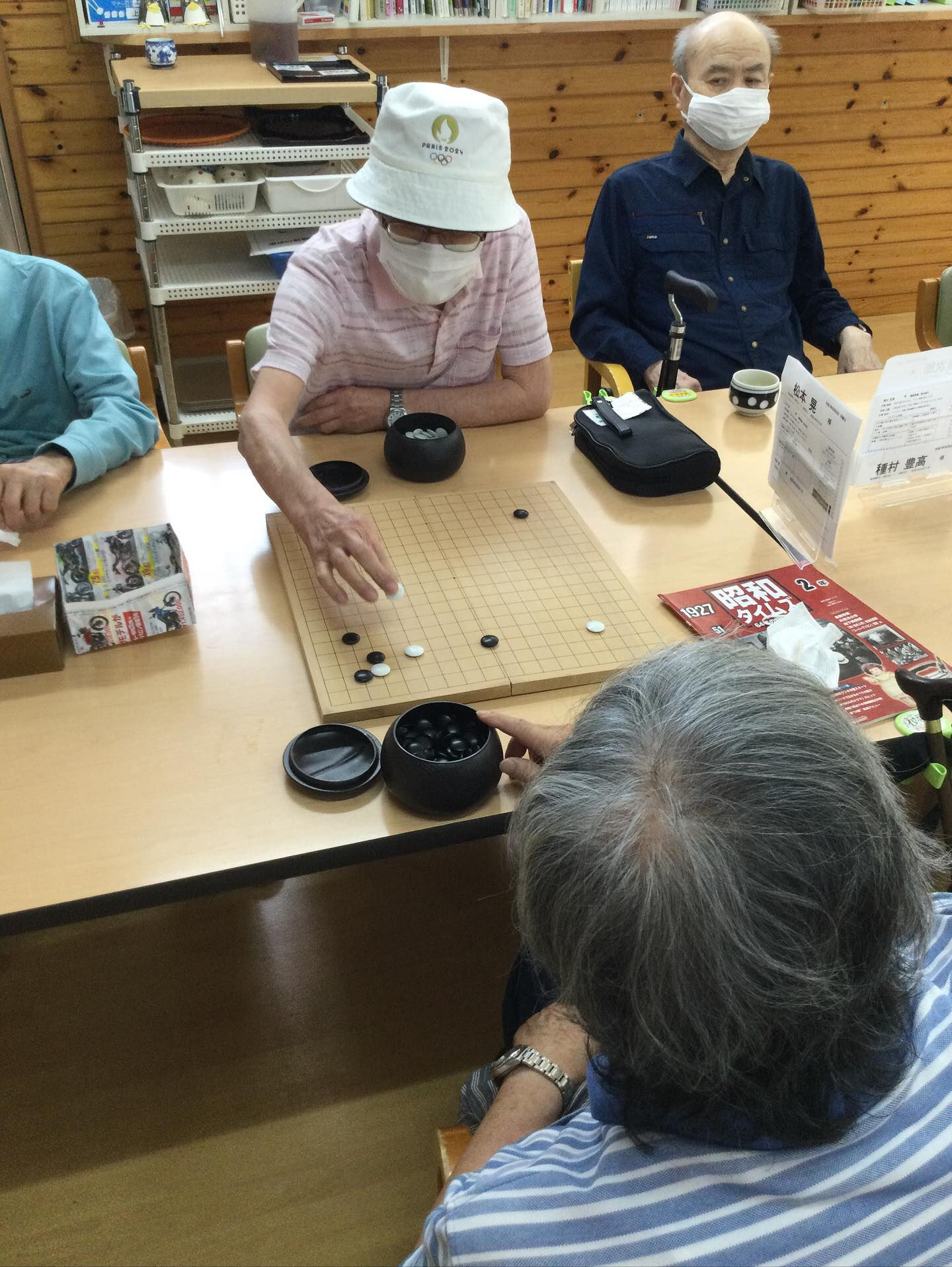 午前中、大人気の足のマッサージやiPadで麻雀したり、塗り絵