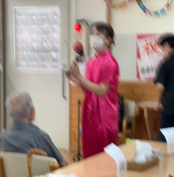 昨日ですが、100歳になった方のお祝いをさせて頂きました！