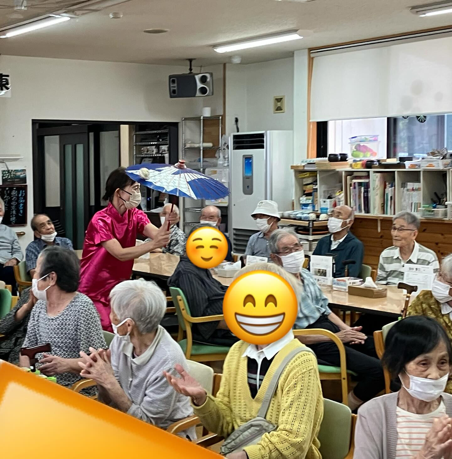 昨日ですが、100歳になった方のお祝いをさせて頂きました！