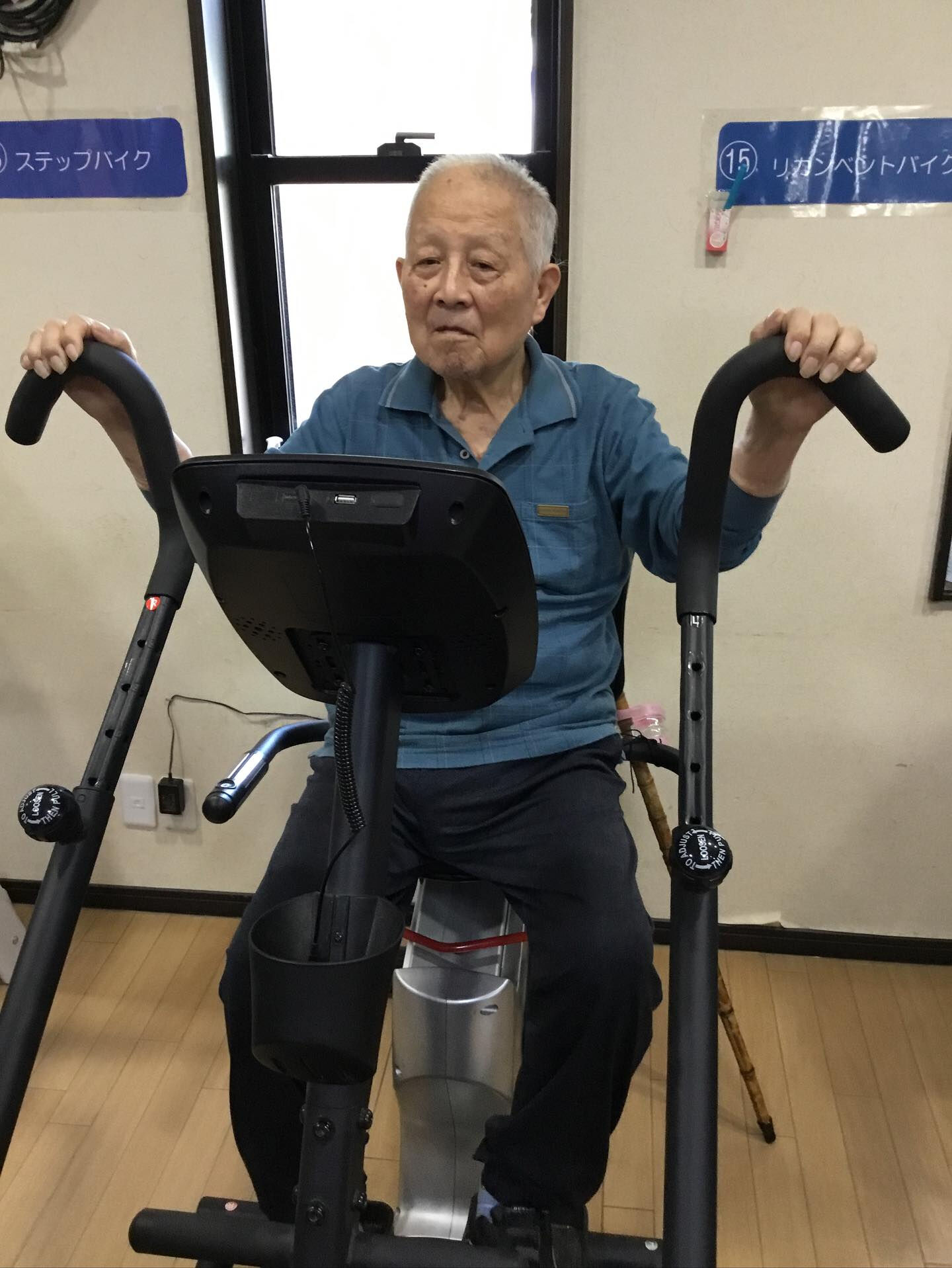 運動したり、プリントの仕分け手伝っていただいたり、オセロした