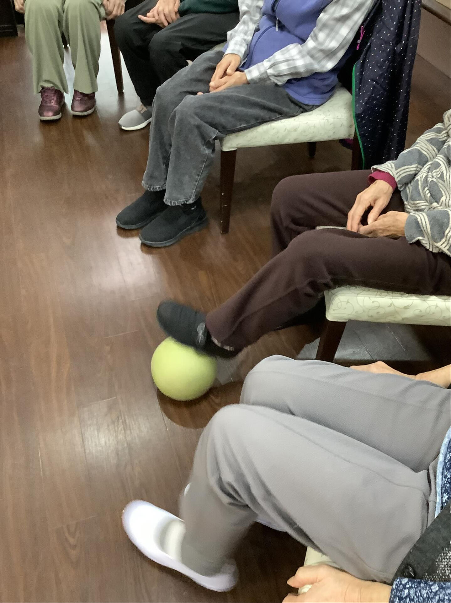 今日は半日デイのメンバーでプチ運動会をしました