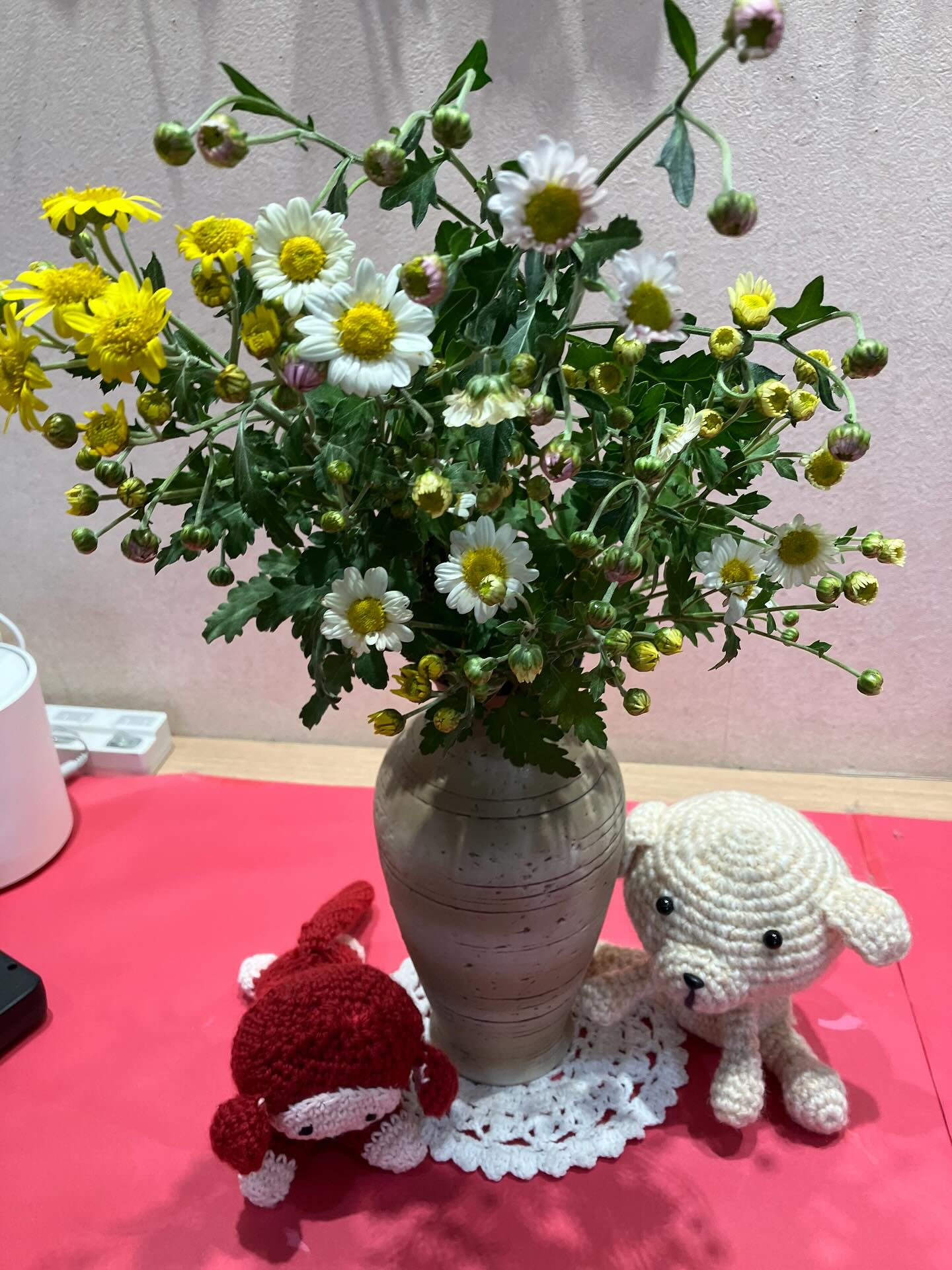 「木もれびに飾ってね」とお庭のお花をもっと来てくださいました