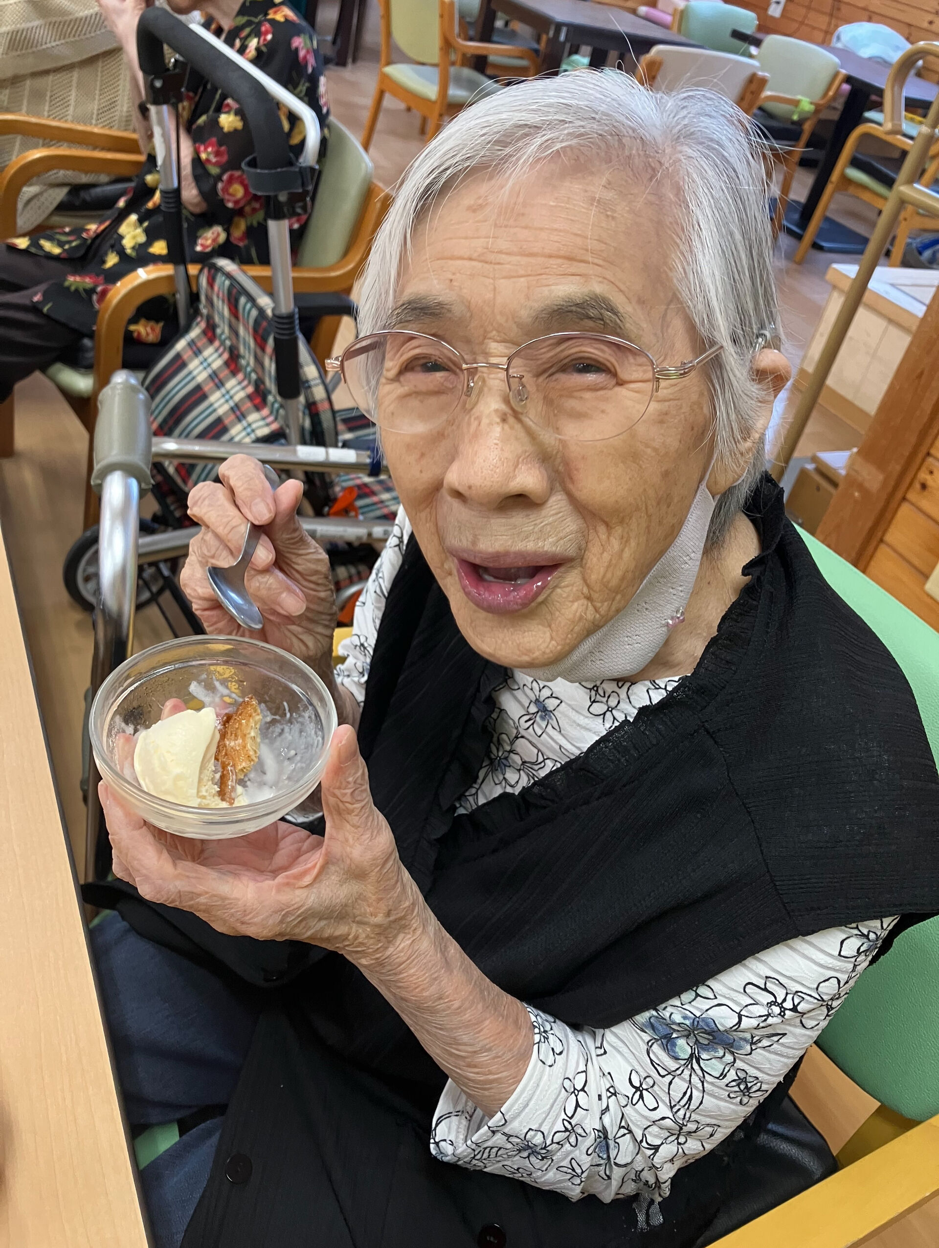 今日のおやつは暑い日にピッタリなアイスクリーム🍨